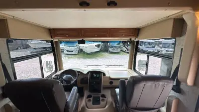 2017 Thor Motor Coach Miramar 34.2 photo 10