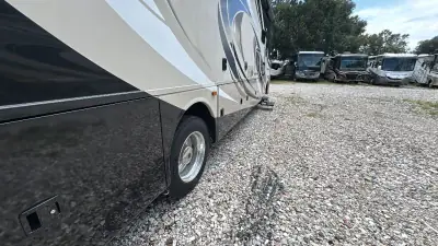 2017 Thor Motor Coach Miramar 34.2 photo 72