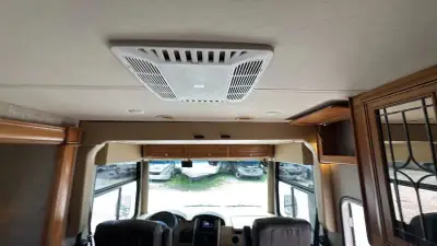 2017 Thor Motor Coach Miramar 34.2 photo 52