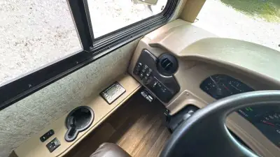 2017 Thor Motor Coach Miramar 34.2 photo 15