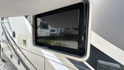 2017 Thor Motor Coach Miramar 34.2 photo 8