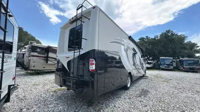 2017 Thor Motor Coach Miramar 34.2 photo 6