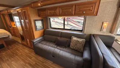 2017 Thor Motor Coach Miramar 34.2 photo 50