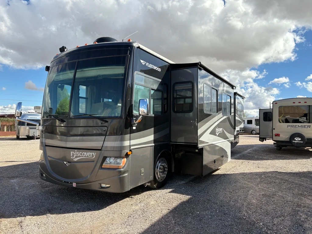 2007 Fleetwood DISCOVERY 39L exterior