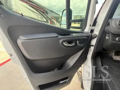 2023 Jayco 24R Entegra Sprinter 2500 photo 9