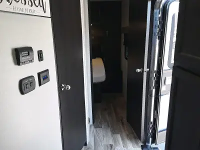 2020 Venture VENTURE RV SPORTTREK ST252VRD photo 9