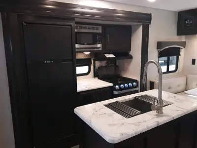 2020 Venture VENTURE RV SPORTTREK ST252VRD photo 8