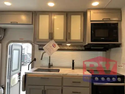 2024 Thor Motor Coach Four Winds 26X photo 9