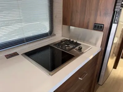 2021 Winnebago NAVION 24D photo 15