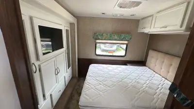 2016 Coachmen Pursuit 33 BH photo 20
