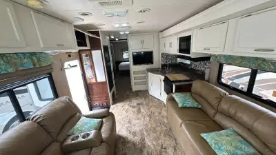 2016 Coachmen Pursuit 33 BH photo 15
