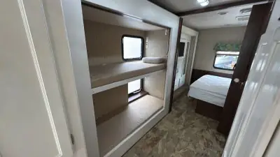 2016 Coachmen Pursuit 33 BH photo 19