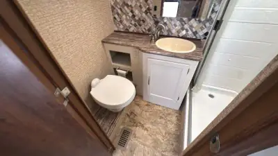 2016 Coachmen Pursuit 33 BH photo 27
