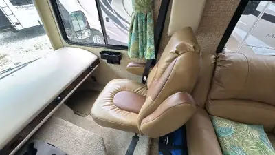 2016 Coachmen Pursuit 33 BH photo 10