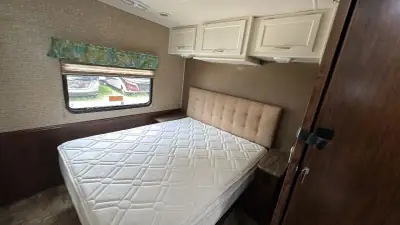 2016 Coachmen Pursuit 33 BH photo 21