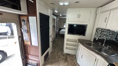 2016 Coachmen Pursuit 33 BH photo 18