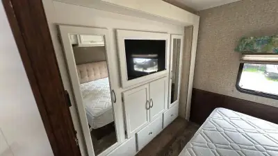 2016 Coachmen Pursuit 33 BH photo 22