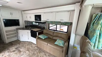 2016 Coachmen Pursuit 33 BH photo 16
