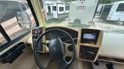 2016 Coachmen Pursuit 33 BH photo 12
