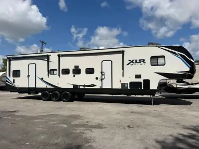 2022 Xlr By Forest River XLR Boost Fifth Wheel TH 36TSX16 photo 3