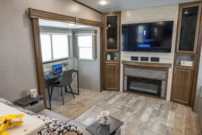 2020 Forest River Rockwood Ultra Lite 2898KS photo 17