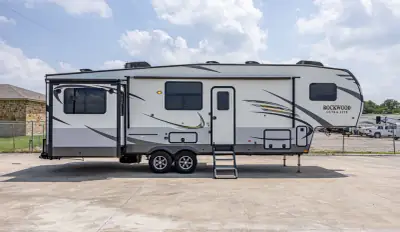 2020 Forest River Rockwood Ultra Lite 2898KS photo 3
