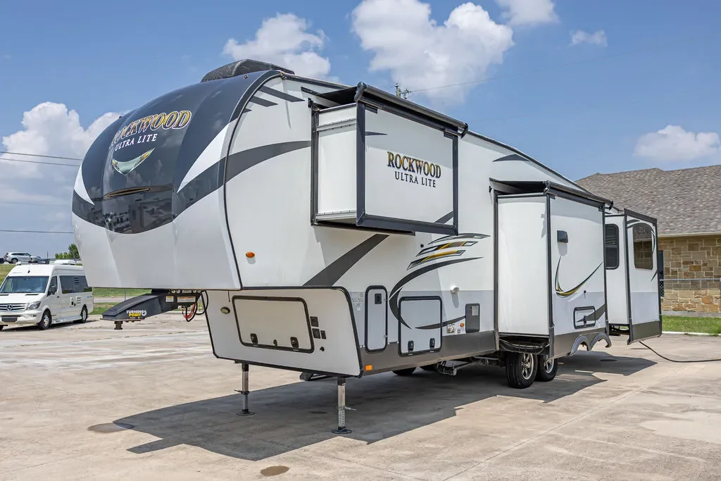 2020 Forest River Rockwood Ultra Lite 2898KS exterior