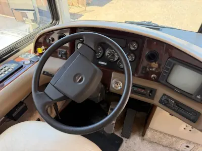 2001 Fleetwood DISCOVERY 37U photo 11
