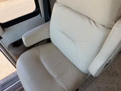 2001 Fleetwood DISCOVERY 37U photo 14