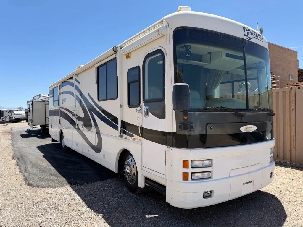 2001 Fleetwood DISCOVERY 37U exterior