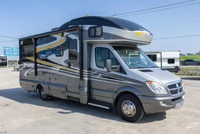 2010 Winnebago View 24J photo 2