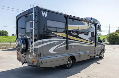 2010 Winnebago View 24J photo 3