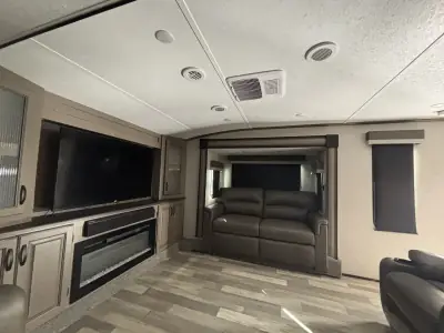 2023 Coachmen CHAPARRAL 334FL photo 7