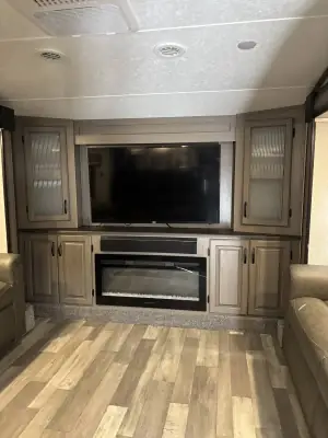 2023 Coachmen CHAPARRAL 334FL photo 8