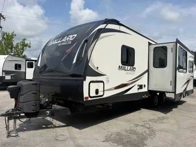 2017 Heartland Mallard M27 photo 2