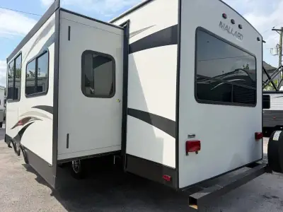 2017 Heartland Mallard M27 photo 4
