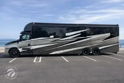 2027 Showhauler Adventure A4502 A4502 photo 2