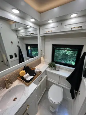 2027 Showhauler Adventure A4502 A4502 photo 7