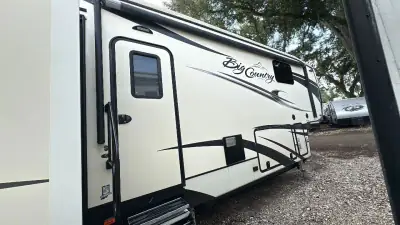 2018 Heartland Big Country Fifth Wheel 3560SS photo 10