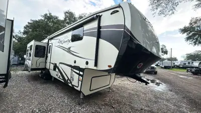 2018 Heartland Big Country Fifth Wheel 3560SS photo 2
