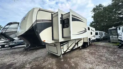 2018 Heartland Big Country Fifth Wheel 3560SS photo 3