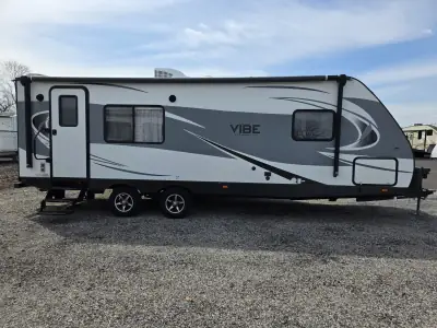 2017 Forest River Vibe Extreme Lite 258RKS photo 3