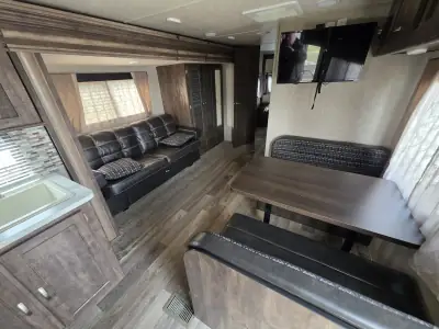 2017 Forest River Vibe Extreme Lite 258RKS photo 6