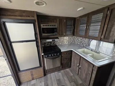 2017 Forest River Vibe Extreme Lite 258RKS photo 9