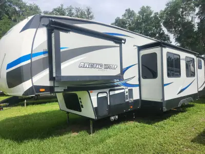 2019 Forest River ARCTIC WOLF 315TBH8