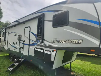 2019 Forest River ARCTIC WOLF 315TBH8 photo 3