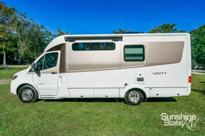 2024 Leisure Travel Unity U24MB photo 6