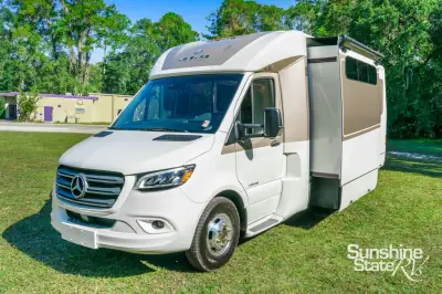 2024 Leisure Travel Unity U24MB photo 8