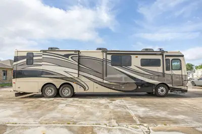 2014 Fleetwood Providence 42M photo 3
