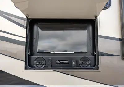 2014 Fleetwood Providence 42M photo 9